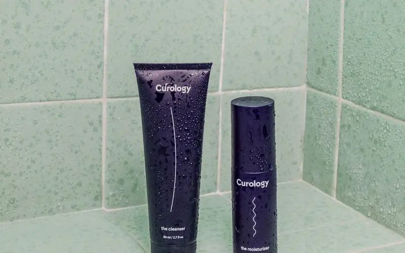 روتين العناية بالبشرة الدهنية: خطوات يومية لبشرة مشرقة